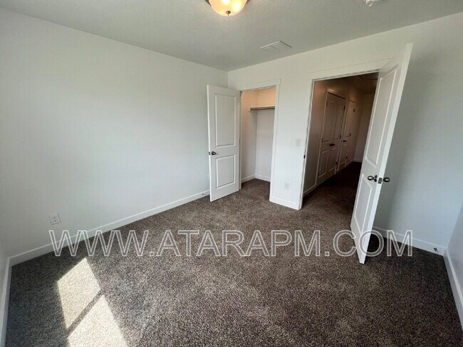 Building Photo - 346 Grassland Dr