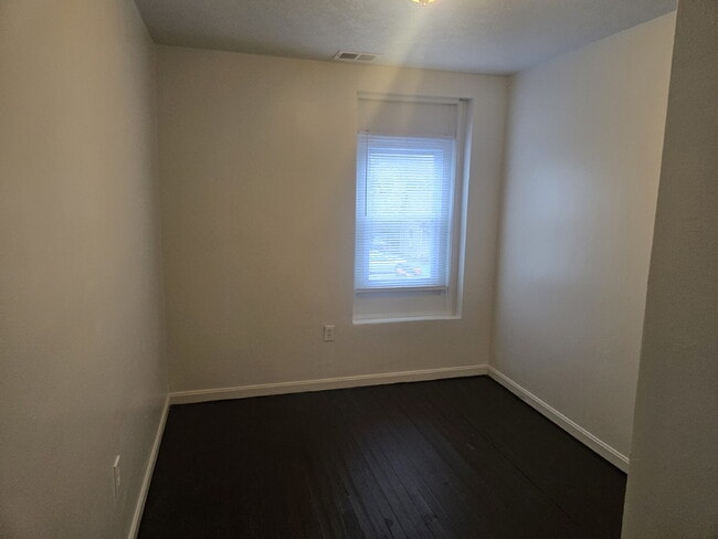 Building Photo - "5-Bedrooms, 2 Full Baths on Olive Street with 1676 sq feet!"