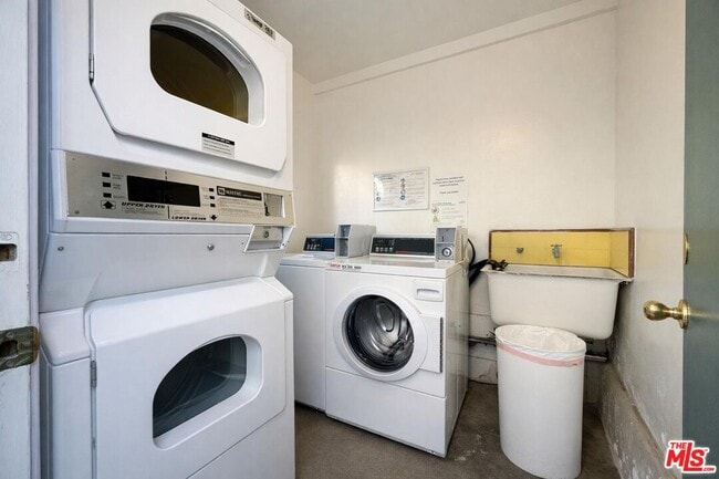 Building Photo - 2041 Euclid St