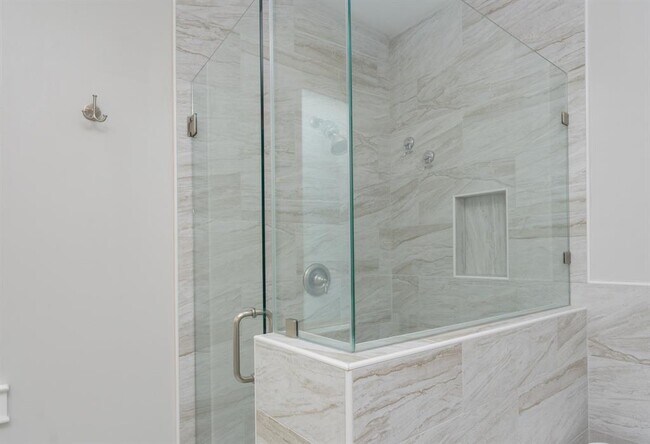 Building Photo - 312 W 28th St