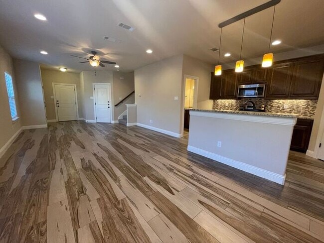 Building Photo - Beautiful Benbrook 3B/2.5B Townhome ((Stai...