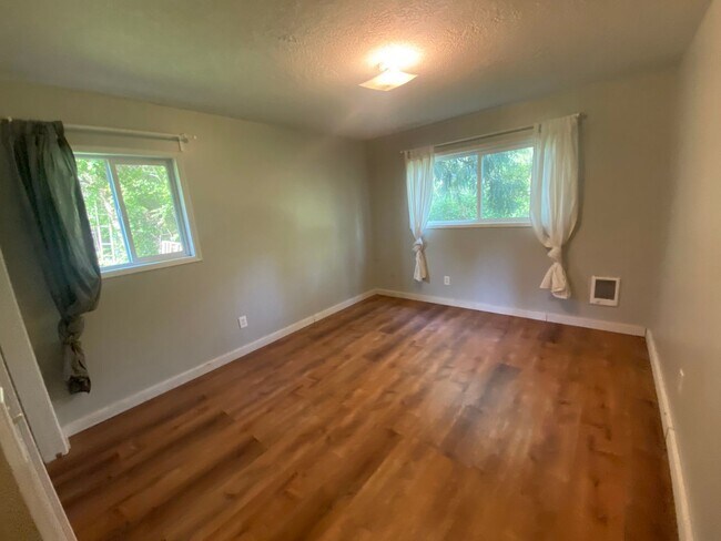 Building Photo - 075LincolnSt