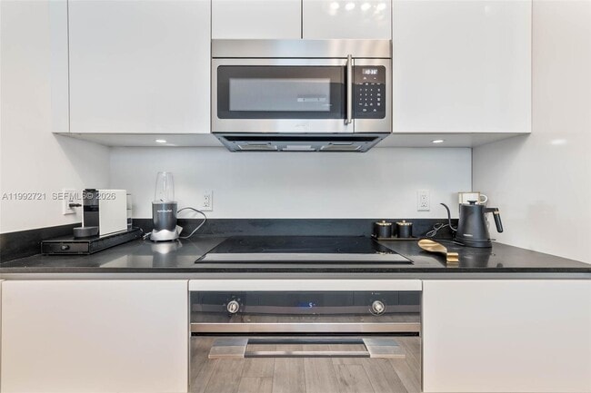 Building Photo - 1010 Brickell Ave