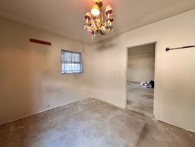 Building Photo - Charming 3-Bedroom Home with View in Moore, OK - Move In Deposit-Free! (If Qualified)