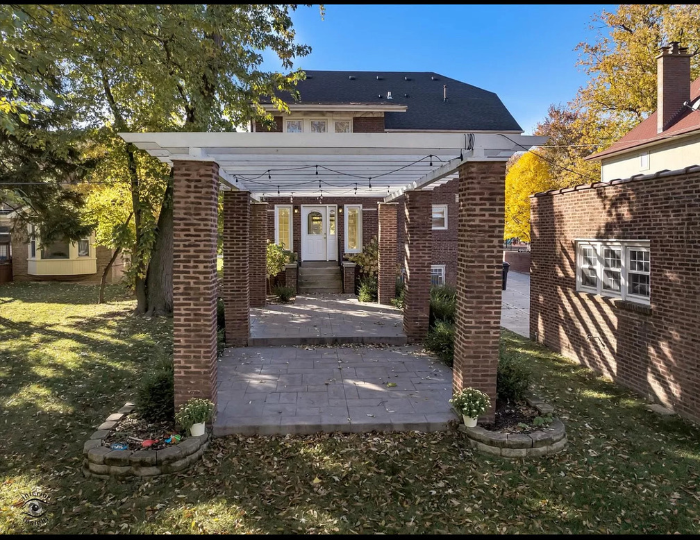 Building Photo - 10015 S Longwood Dr