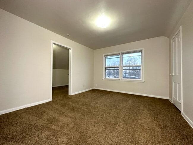 Building Photo - 1017 N Webster Ave