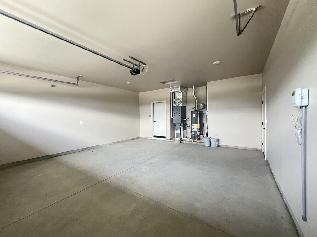 Building Photo - 2300 S Hurd Ave
