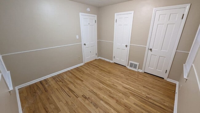 Building Photo - 3 Bedroom 1.5 Bathroom
