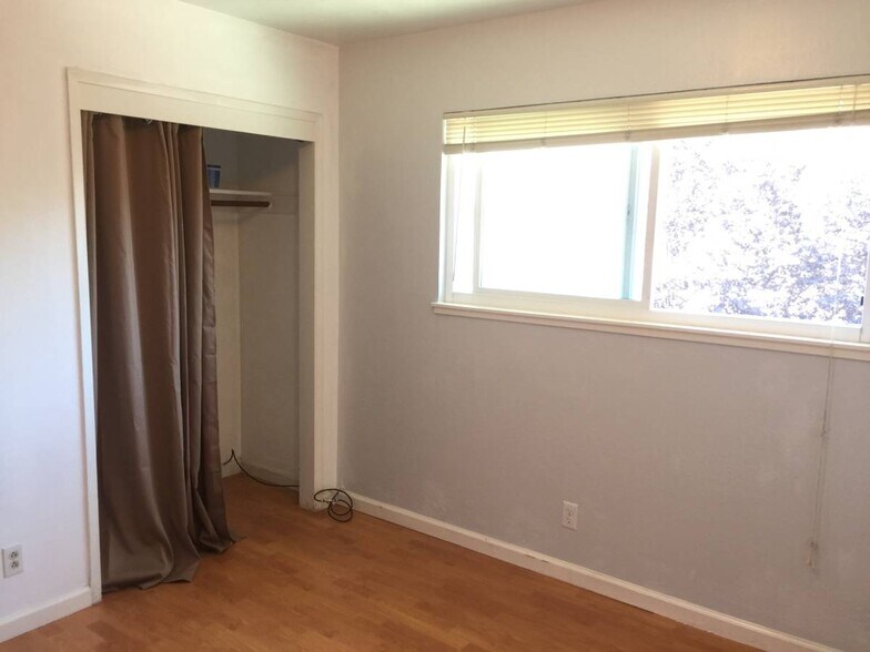 Building Photo - 895 Coburn Ct