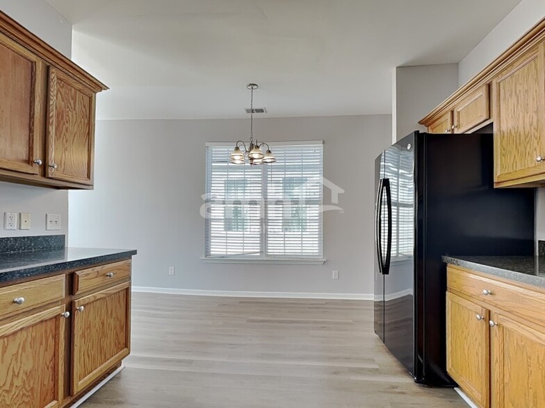 Building Photo - 201 Heritage Pky