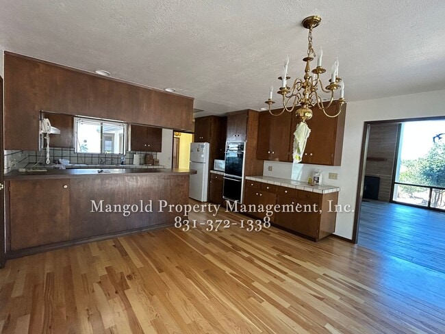 Building Photo - Charming 3-Bed, 2-Bath Home with Back Yard...
