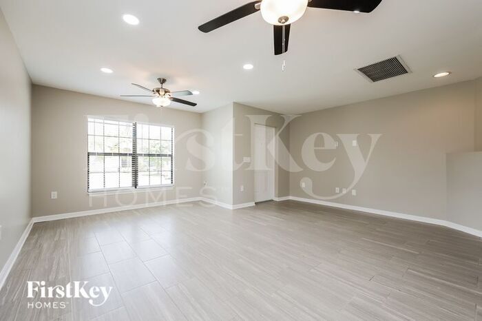 Building Photo - 354 Shadow Lakes Dr