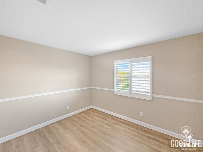 Building Photo - Great 4B/3BA House in Oceanside w/ a Large Loft!