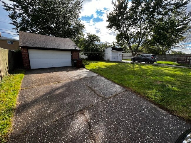 Building Photo - 7417 Kenilworth Ave
