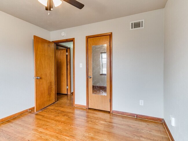 Building Photo - 721 E Bouse Dr