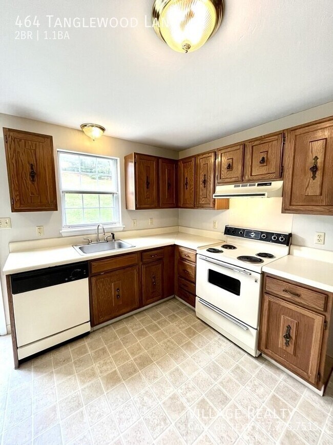 Building Photo - 464 Tanglewood Ln