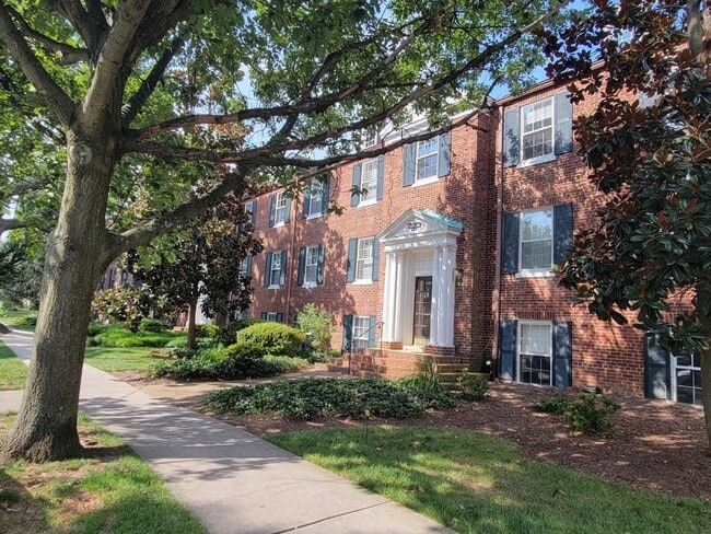 Building Photo - Fabulous, Furnished, Spacious 2BR with balcony in Alexandria