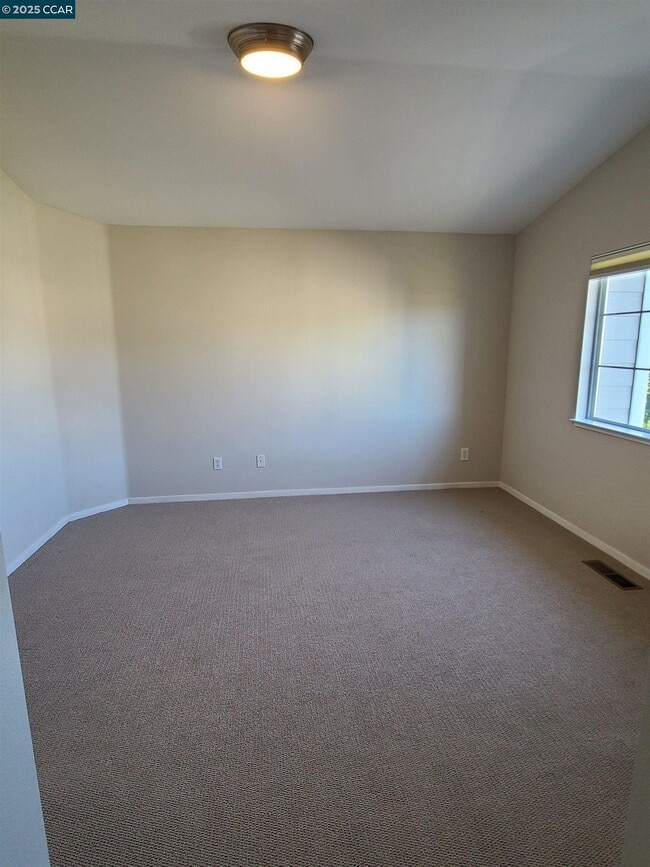 Building Photo - 34 Shorewood Ct