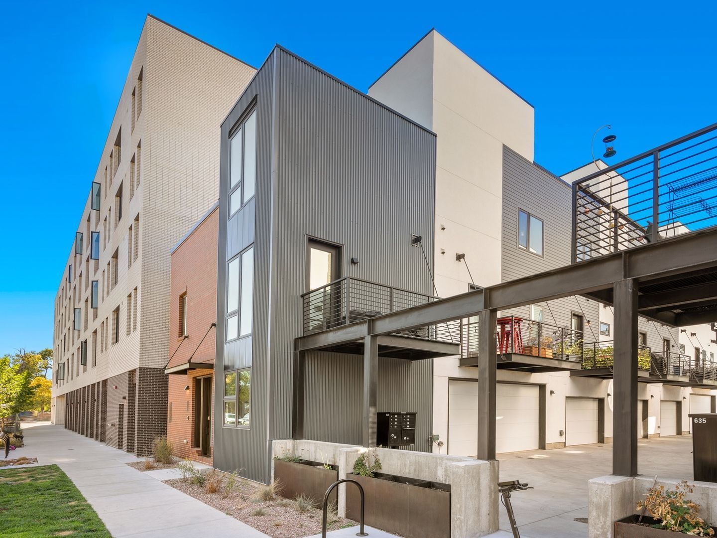 Building Photo - 625 Inca St