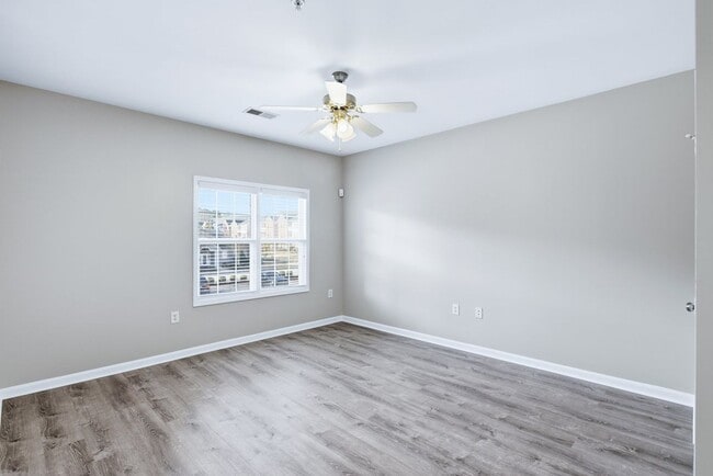 Building Photo - 2 Bedrooms 2 Bathrooms Condo