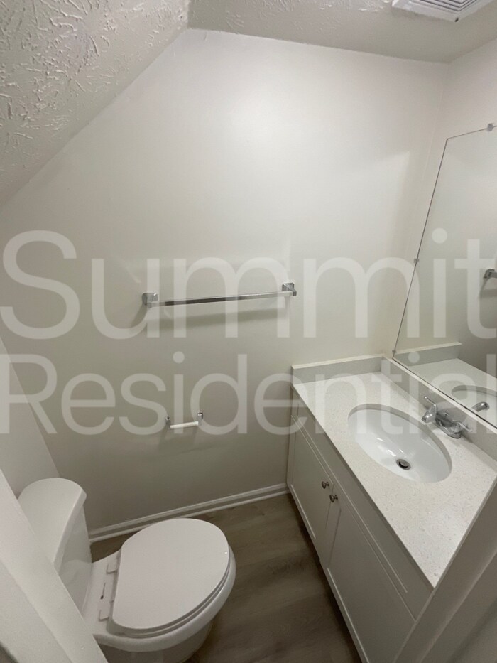 Building Photo - 5950 Stonewall Dr