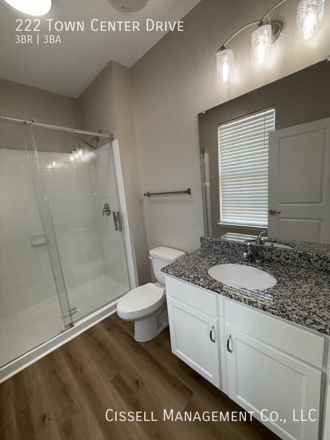 Building Photo - 222 Town Center Dr