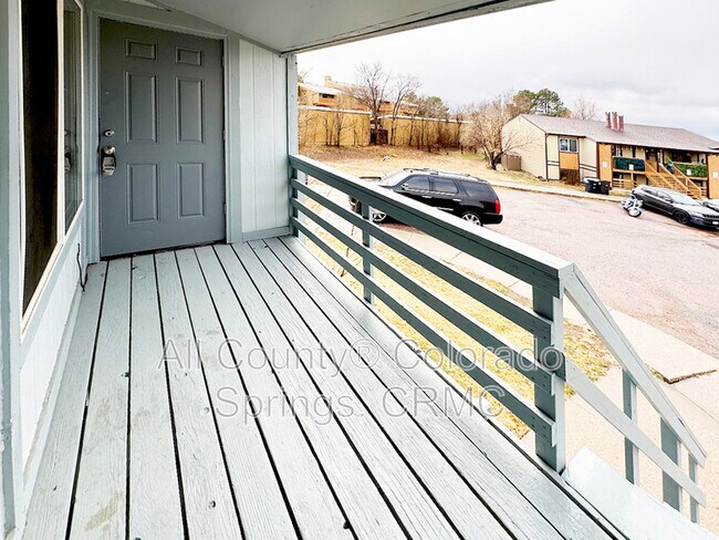 Building Photo - 915 Hathaway Dr