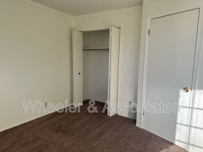 Building Photo - 1083 S 1200 W