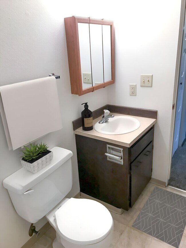 Building Photo - Selah Called- It Wants You to Live Here! *$500 OFF!!*