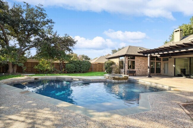 Building Photo - 6814 Hyacinth Ln