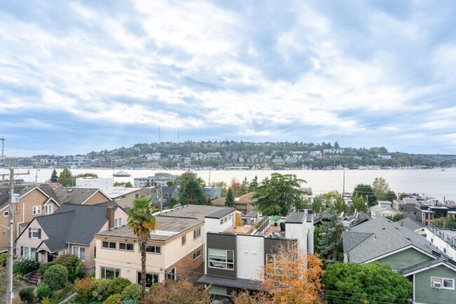 Building Photo - 2Bd/1Ba Seattle Condo