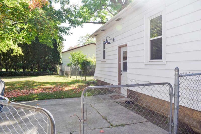 Building Photo - 542 Fairfield Ave NW