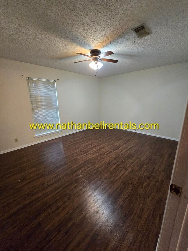 Building Photo - 3415 Vagas Dr