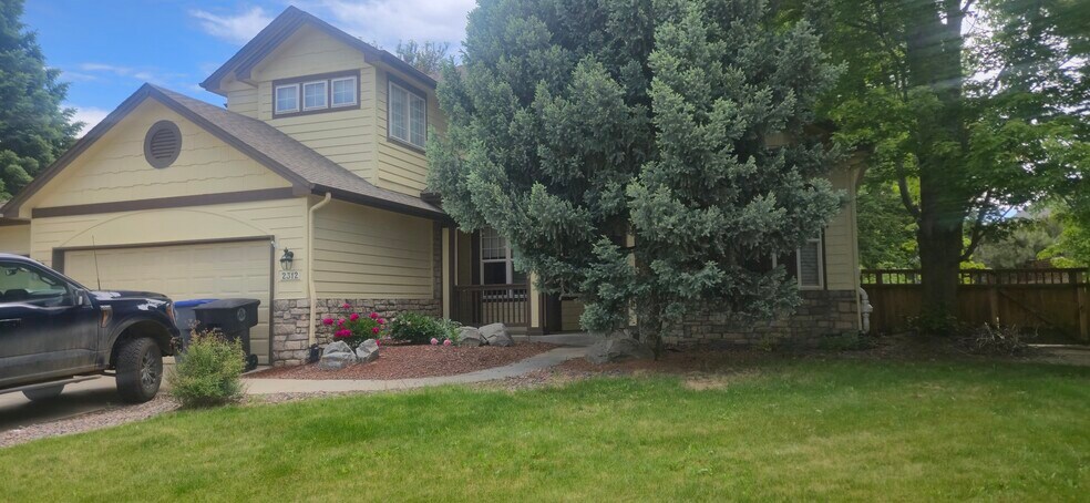 Building Photo - 2312 Creekside Dr