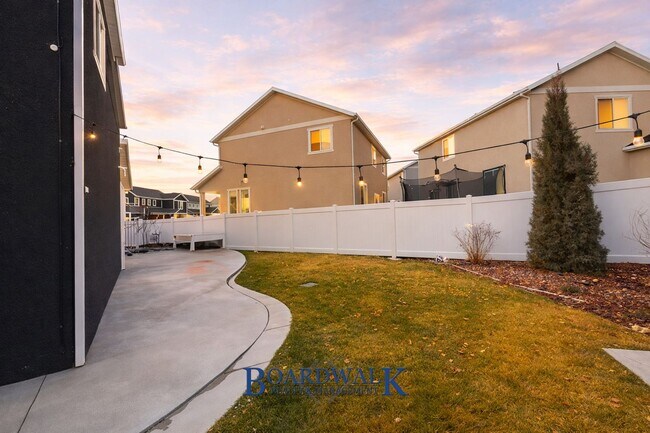 Building Photo - Modern 4-Bedroom Home in Herriman