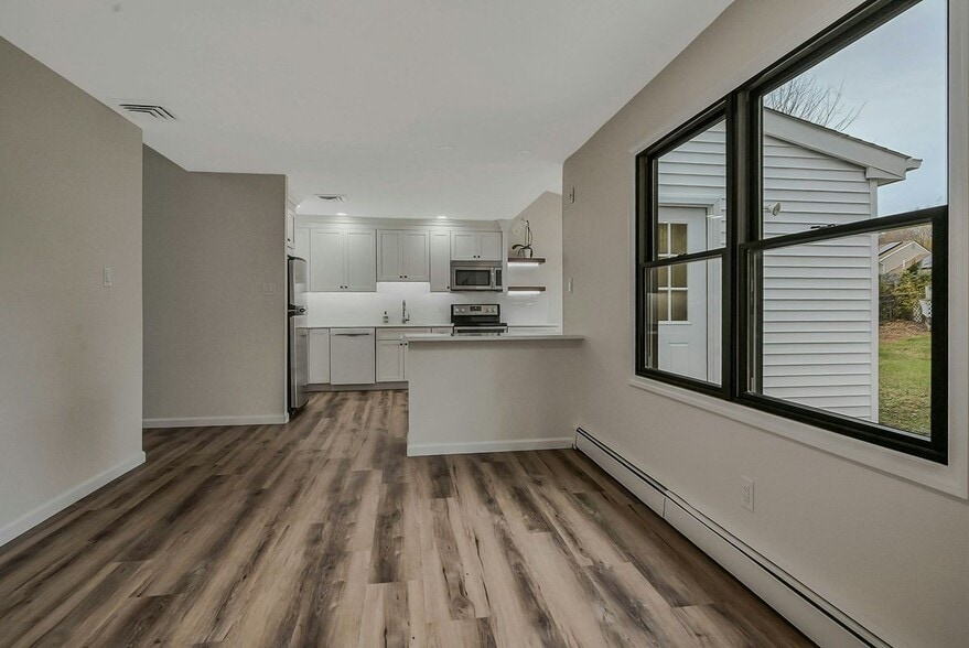 Building Photo - 21 Crater Lake Dr