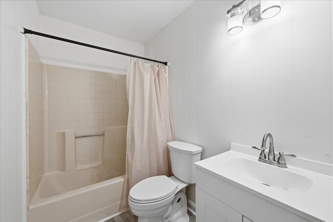 Building Photo - 519 S 13th St