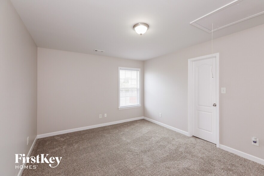 Building Photo - 2922 Blueberry Dr