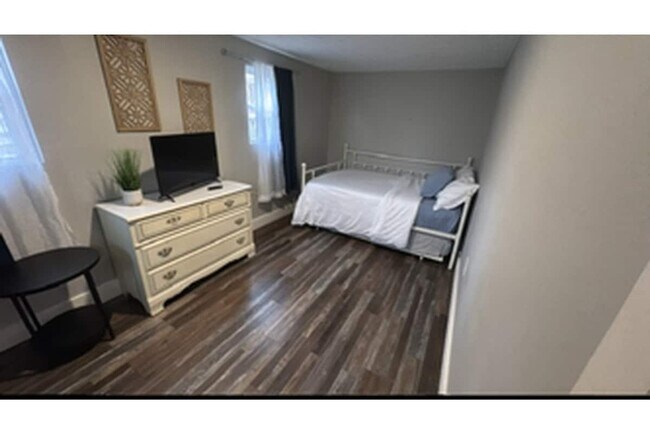 Building Photo - 829 Portage Lakes Drive