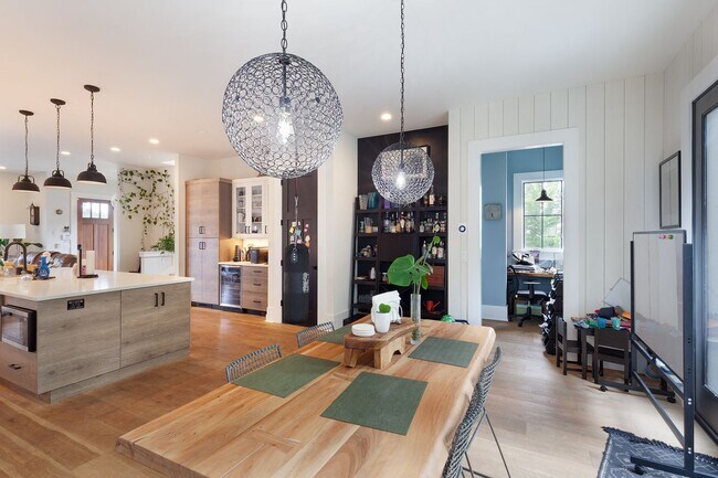Building Photo - Stunning 4/3.5 Home in Highly Sought-After Area w/ 1300 Sq Ft of Outdoor Space!