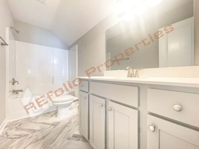 Building Photo - Beautiful Home with 4 Bedrooms, 3 Bathroom...