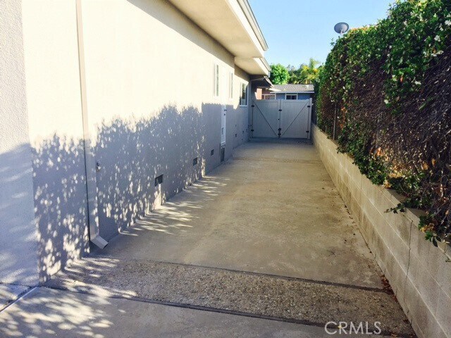 Building Photo - 14687 Deervale Pl