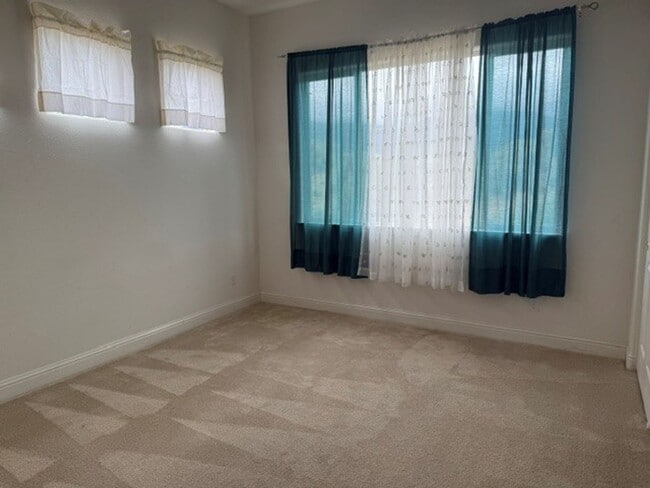 Building Photo - Beautiful 3 bed home with 3 car garage in Indian Hills behind Target