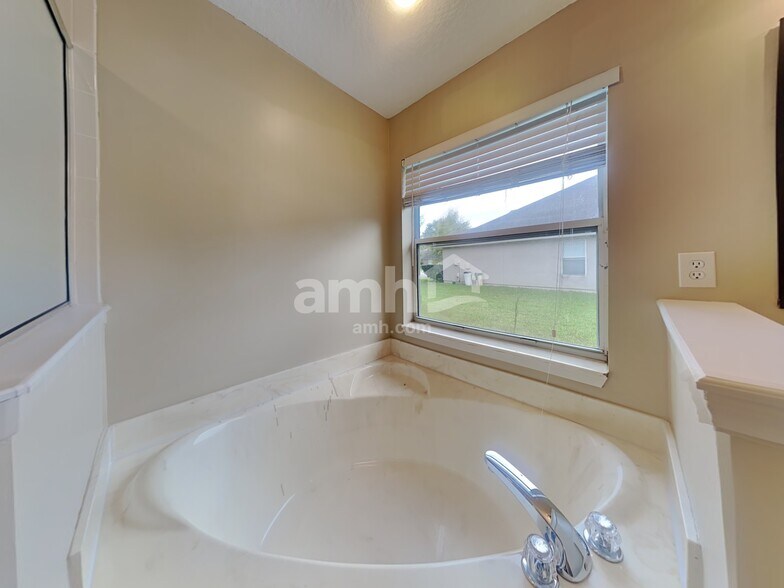 Building Photo - 13839 Fish Eagle Dr W