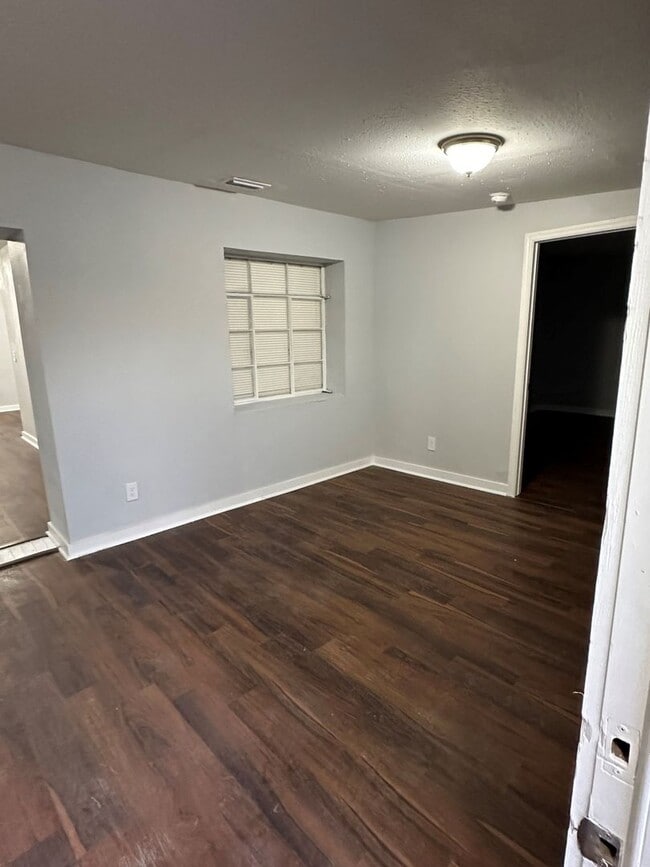 Building Photo - All Brick 4 bedroom 2 bath Northside Rental!