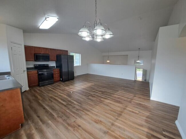 Building Photo - 7398 N Ute Dr