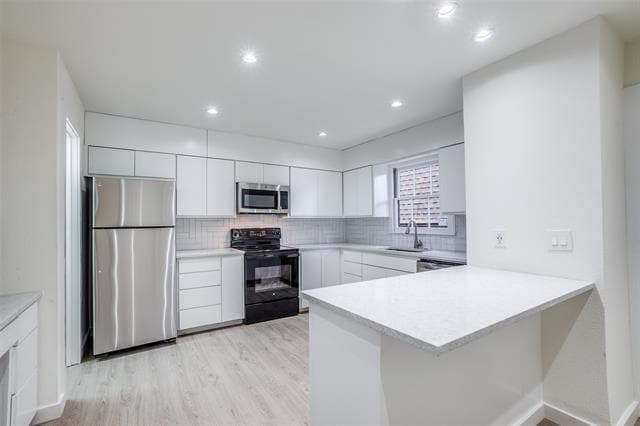 Building Photo - 5901 Auburndale Ave