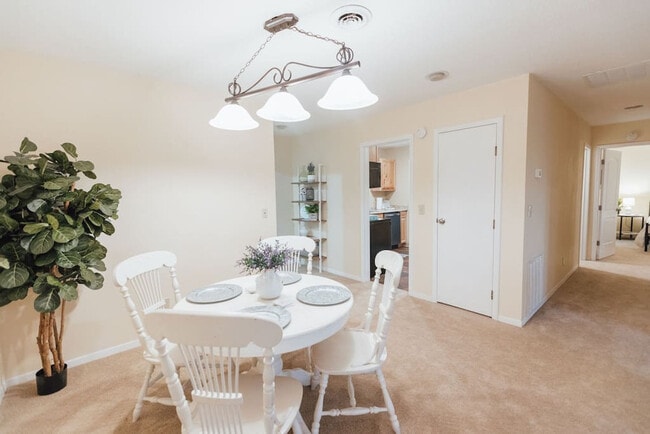 Building Photo - 722 Liberty Bell Blvd