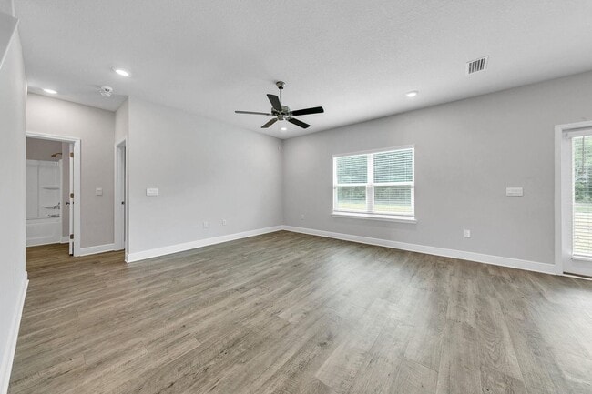 Building Photo - Hammock Oaks Estate Available in February!