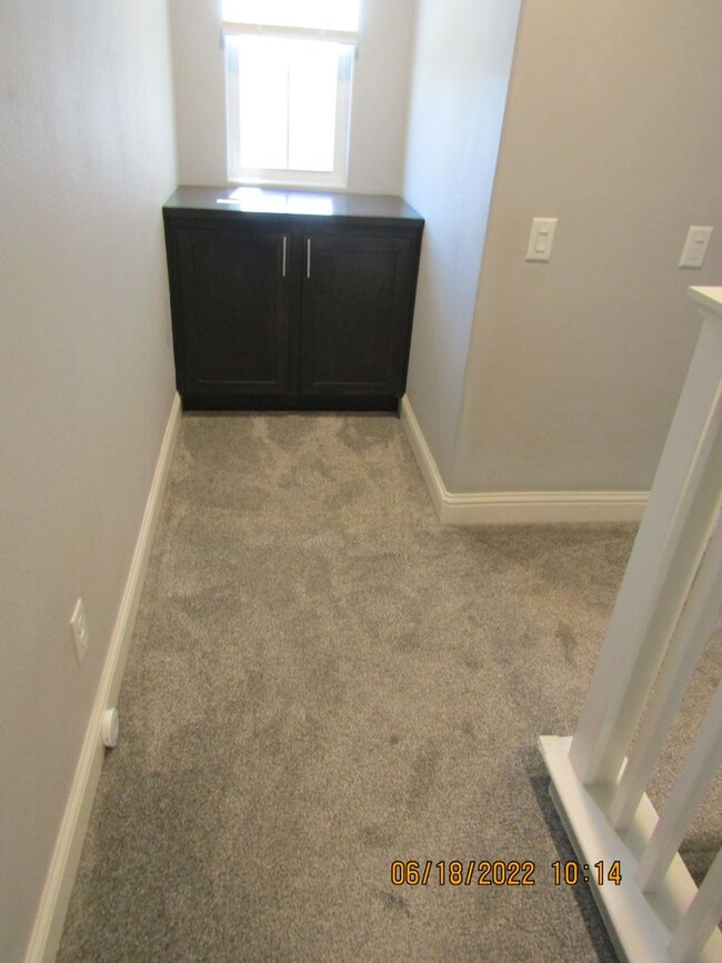 Building Photo - Beautiful Newer Two Story Home in The Gate...